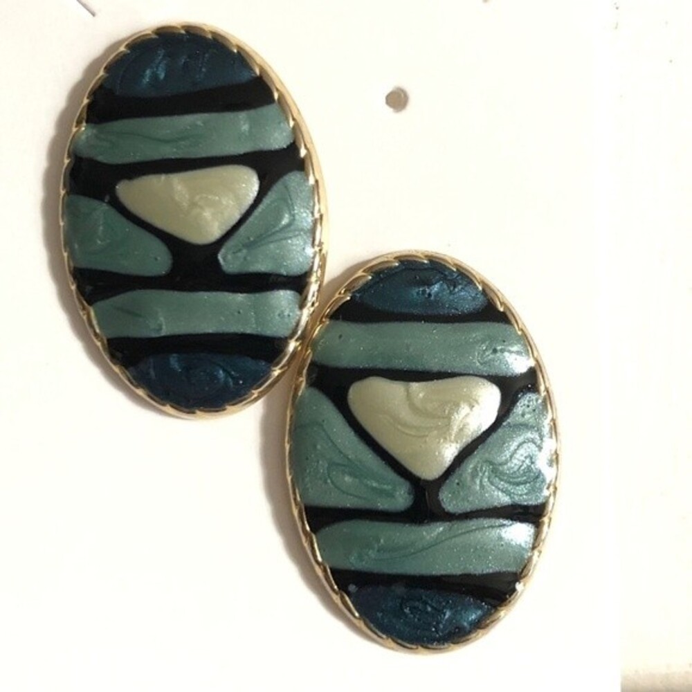 Painted Oval Retro Vintage Style Pierced Earrings